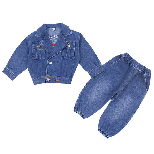 Costum modern pentru copii pentru fete, inclusiv o jachetă de blugi și blugi