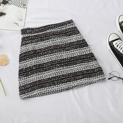 Stílusos női szoknya magas derékkal, fekete-fehér színben