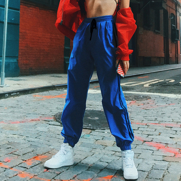 Női alkalmi nadrág gumírozott derékkal, két színben - kék és fekete