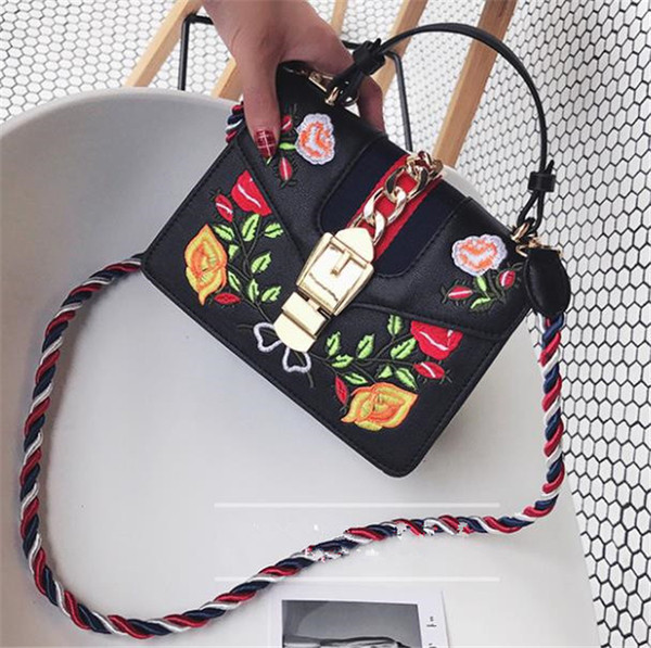 Stílusos kézitáska három színben