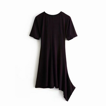 Rövid fekete ruha ovális nyakkivágással