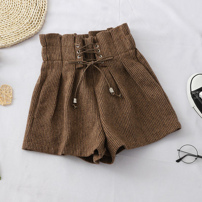 Pantaloni scurti de dama in doua culori cu cravate