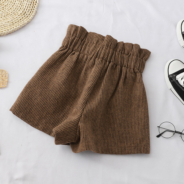 Pantaloni scurti de dama in doua culori cu cravate