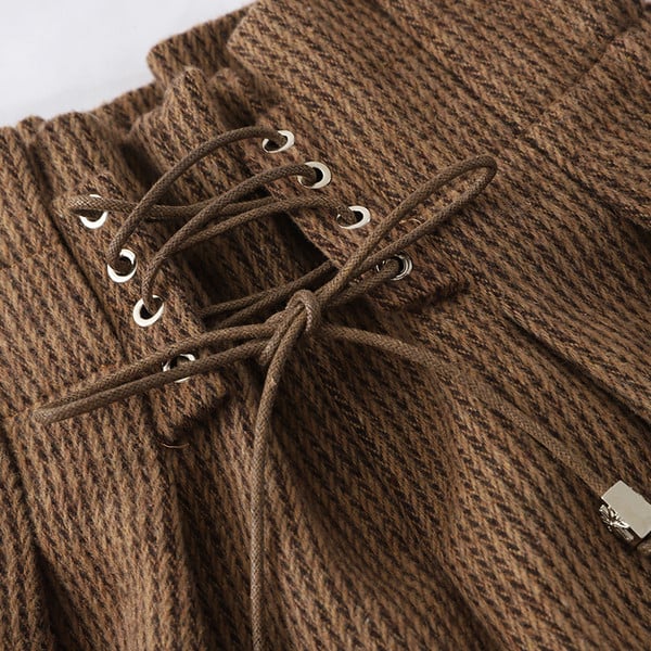 Pantaloni scurti de dama in doua culori cu cravate