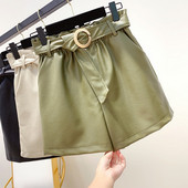 Pantaloni scurti moderni de dama in mai multe culori