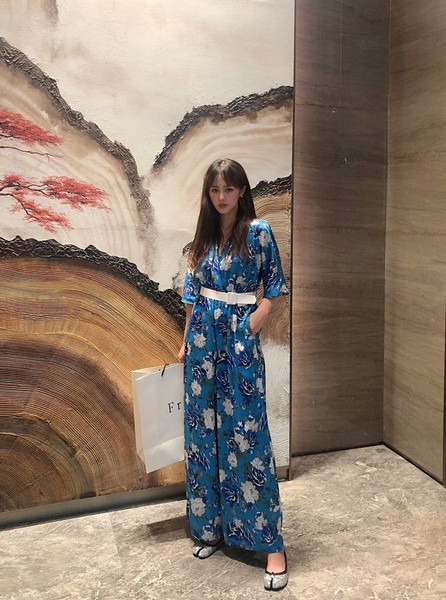 Salopeta lunga de dama cu curea albastra