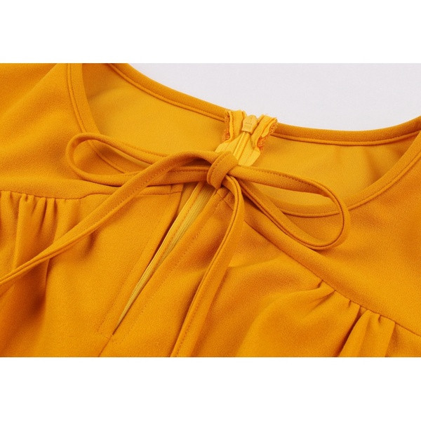 Modern női ruha rövid ujjú, sárga nyakkendővel