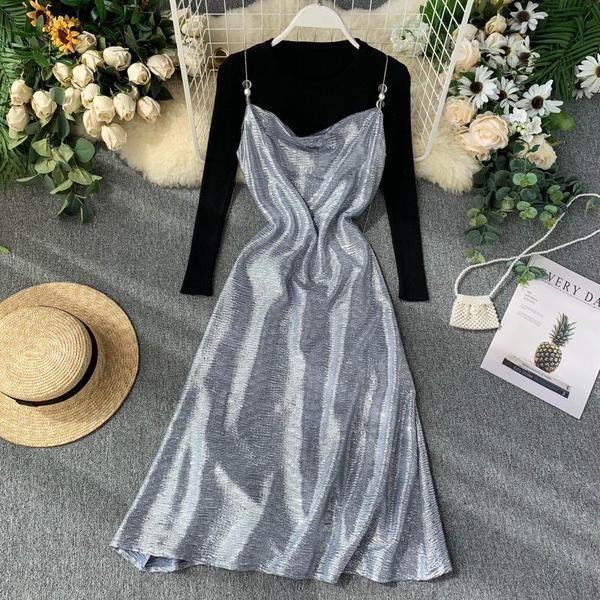 Set modern de dama care include o bluza cu maneca lunga si o rochie cu bretele in mai multe culori