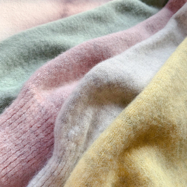 Őszi női kardigán gombokkal, négy színben