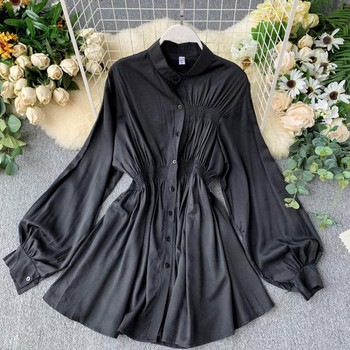 Aktuális női ruha szabású modell hosszú ujjú fekete-fehér színben