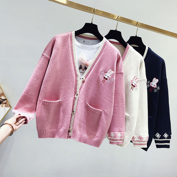 Vesta de dama de toamna cu broderie in trei culori