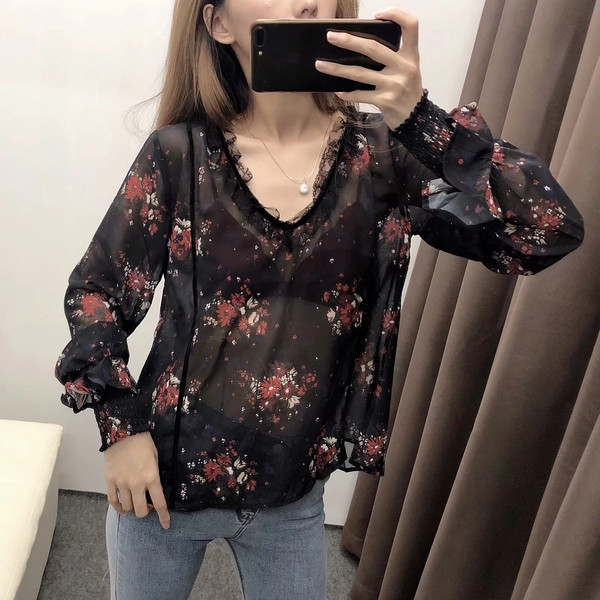 Cămașă modernă de damă cu decolteu în V în negru