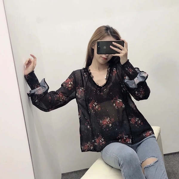 Cămașă modernă de damă cu decolteu în V în negru