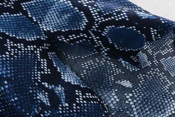 Új modell elegáns női ing, kék színű állati motívumokkal