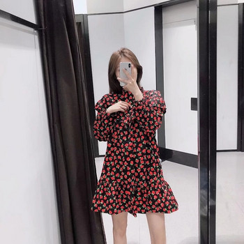 Aktuális női ruha virágos motívumokkal - fekete színű