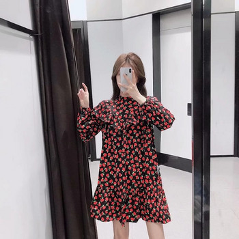 Aktuális női ruha virágos motívumokkal - fekete színű