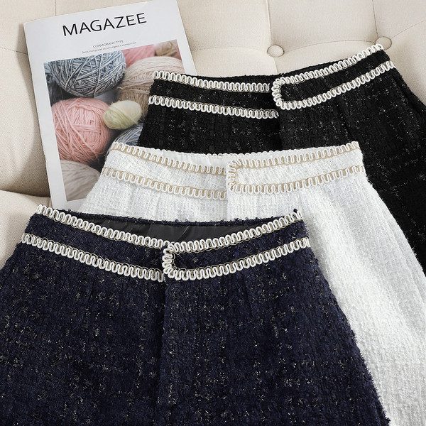 Pantaloni scurti eleganti de dama cu talie inalta in negru, alb si albastru