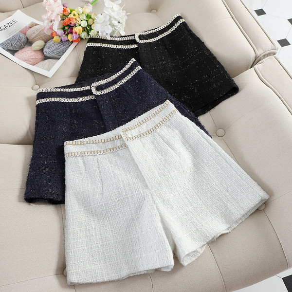 Pantaloni scurti eleganti de dama cu talie inalta in negru, alb si albastru