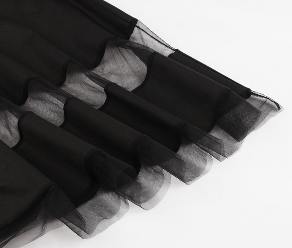 Rochie modernă de damă cu decolteu O în negru