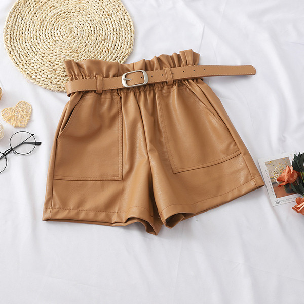 Öko bőrből készült női rövidnadrág több színben