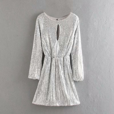 Elegáns rövid ruha ezüst színű flitterekkel