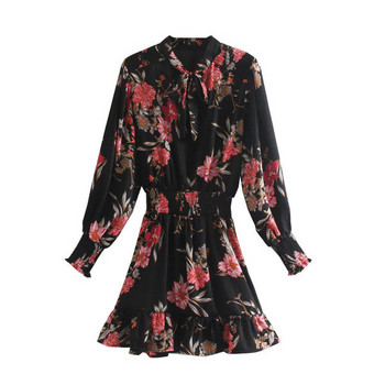 Modern ruha virágos motívumokkal, fekete színben