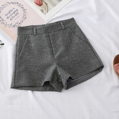 Pantaloni scurti de dama in trei culori cu buzunare si talie inalta