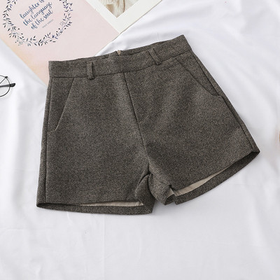 Pantaloni scurti de dama in trei culori cu buzunare si talie inalta