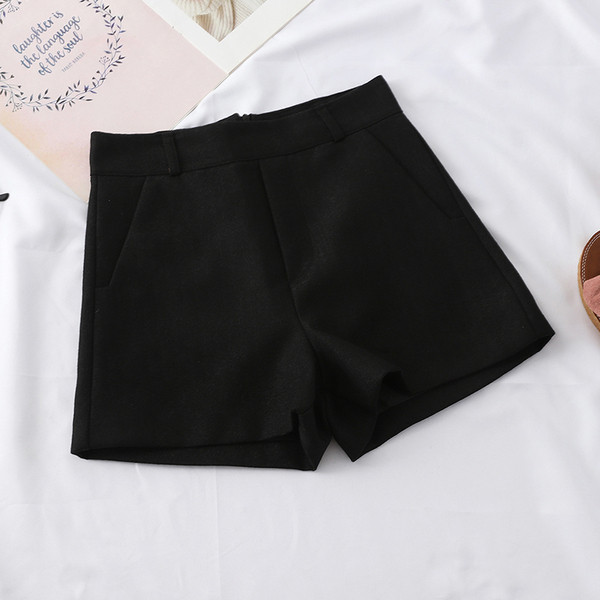 Pantaloni scurti de dama in trei culori cu buzunare si talie inalta