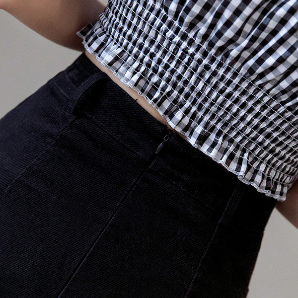 Fusta de dama actuala in doua culori cu nasturi