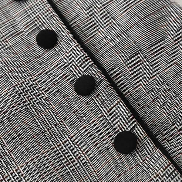 Kockás női szoknya két színben, gombokkal, magas derékkal