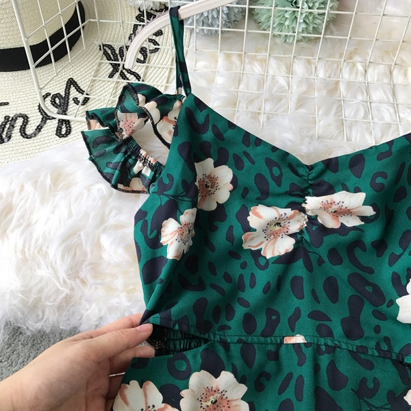 Rochie moderna de dama cu bretele subtiri - model croiat