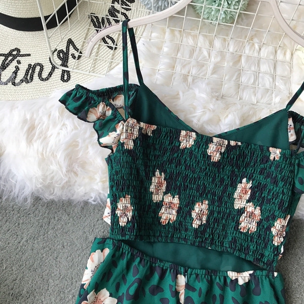 Rochie moderna de dama cu bretele subtiri - model croiat