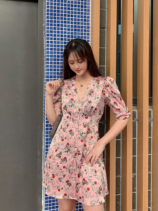 Alkalmi ruha rövid ujjal, virágmintával