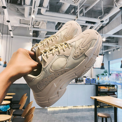 Aktuális férfi tornacipő durva talppal, három színben