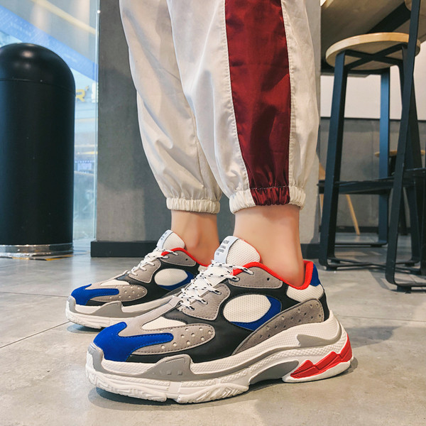 Aktuális férfi tornacipő durva talppal, három színben