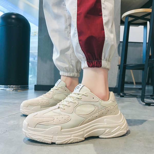 Aktuális férfi tornacipő durva talppal, három színben