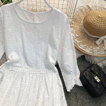 Modern női ruha fehér színben