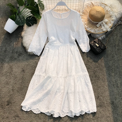 Modern női ruha fehér színben