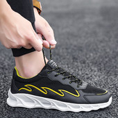 Férfi alkalmi tornacipő fekete fűzővel