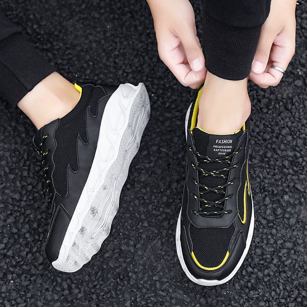 Férfi alkalmi tornacipő fekete fűzővel