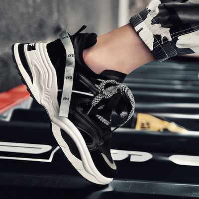 Tenisi de barbati actuali cu talpa aspra in mai multe culori