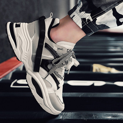 Tenisi de barbati actuali cu talpa aspra in mai multe culori