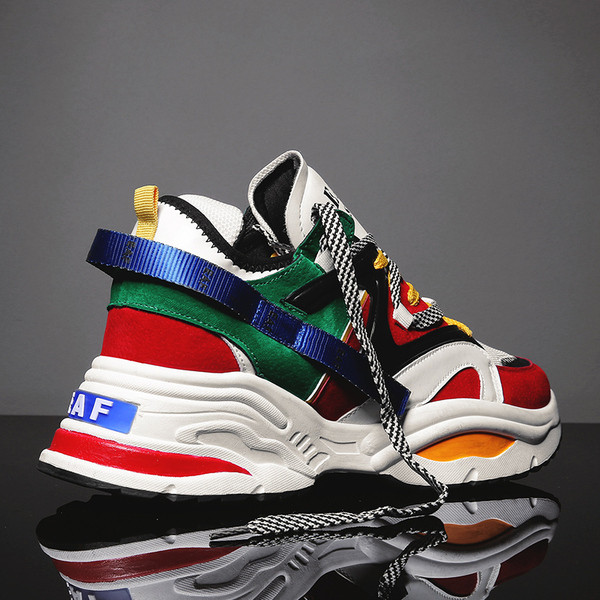 Tenisi de barbati actuali cu talpa aspra in mai multe culori