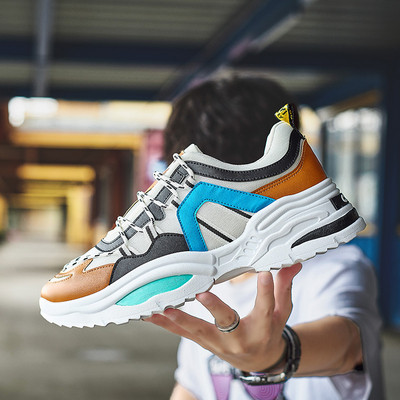 Színes férfi tornacipő durva talppal és fűzővel