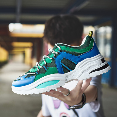 Színes férfi tornacipő durva talppal és fűzővel