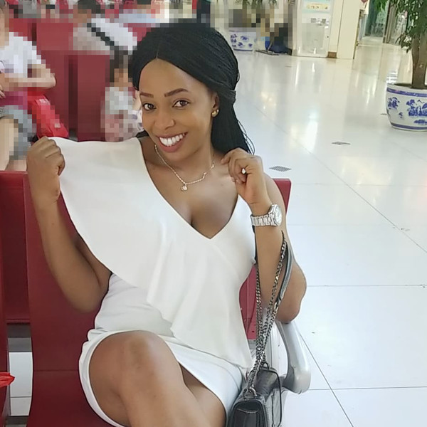 Rochie elegantă de damă cu curea în alb