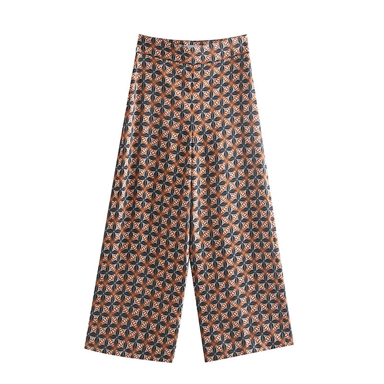 Pantaloni largi cu lungimea de 7/8 si model cu model