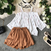 Set modern de pantaloni scurți și bluză de damă