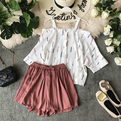 Set modern de pantaloni scurți și bluză de damă